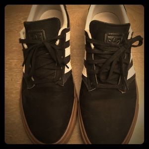 Adidas black men’s size 10-101/2 nice condition